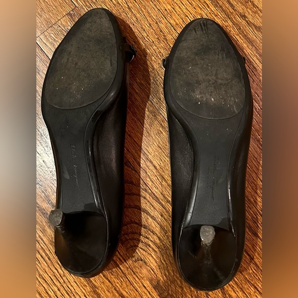 417. Ladies Salvatore Ferragamo Vintage Black Leather and Patent Horse Bit Shoes - Picture 10 of 16